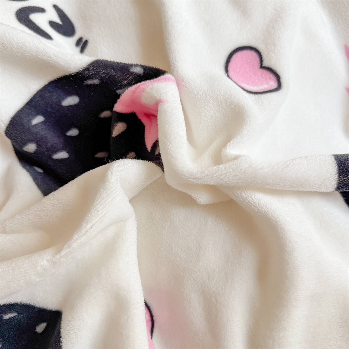 91家纺网 家纺一手货源 找家纺 温眠家纺 2025新款全工艺200克牛奶绒印花四件套 山野莓莓