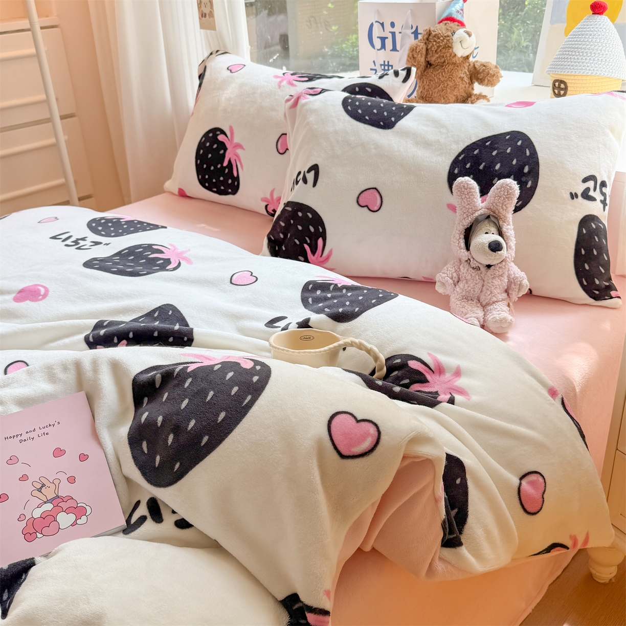 91家纺网 家纺一手货源 找家纺 温眠家纺 2025新款全工艺200克牛奶绒印花四件套 山野莓莓