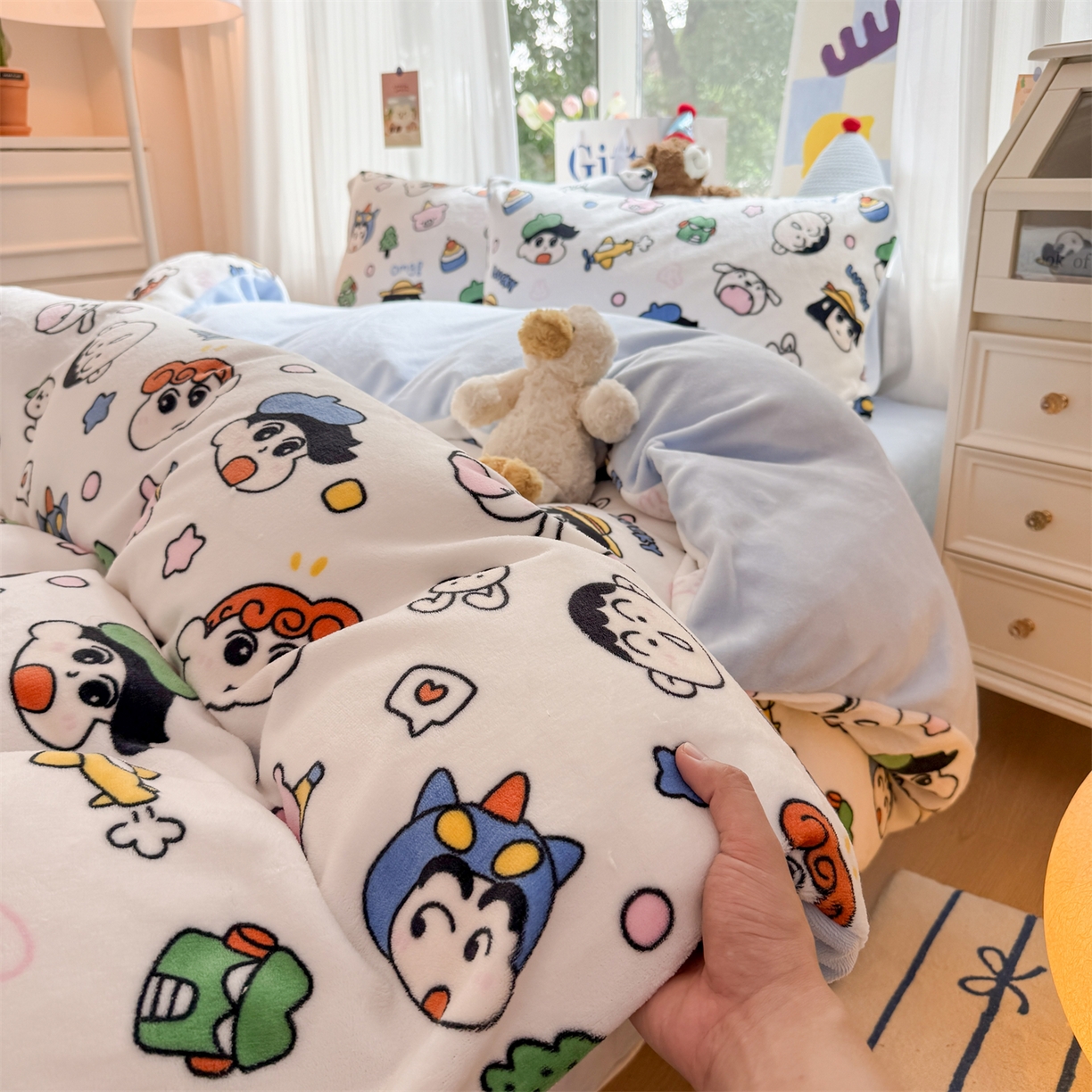 91家纺网 家纺一手货源 找家纺 温眠家纺 2025新款全工艺200克牛奶绒印花四件套 小新家族