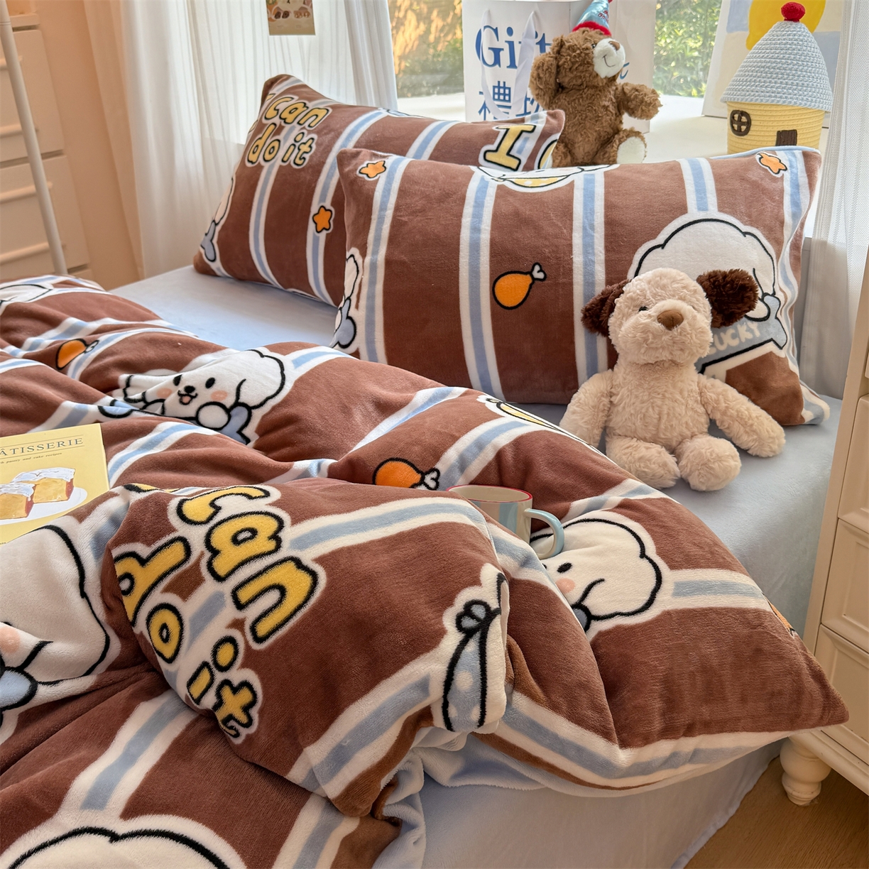 91家纺网 家纺一手货源 找家纺 温眠家纺 2025新款全工艺200克牛奶绒印花四件套 淘气狗