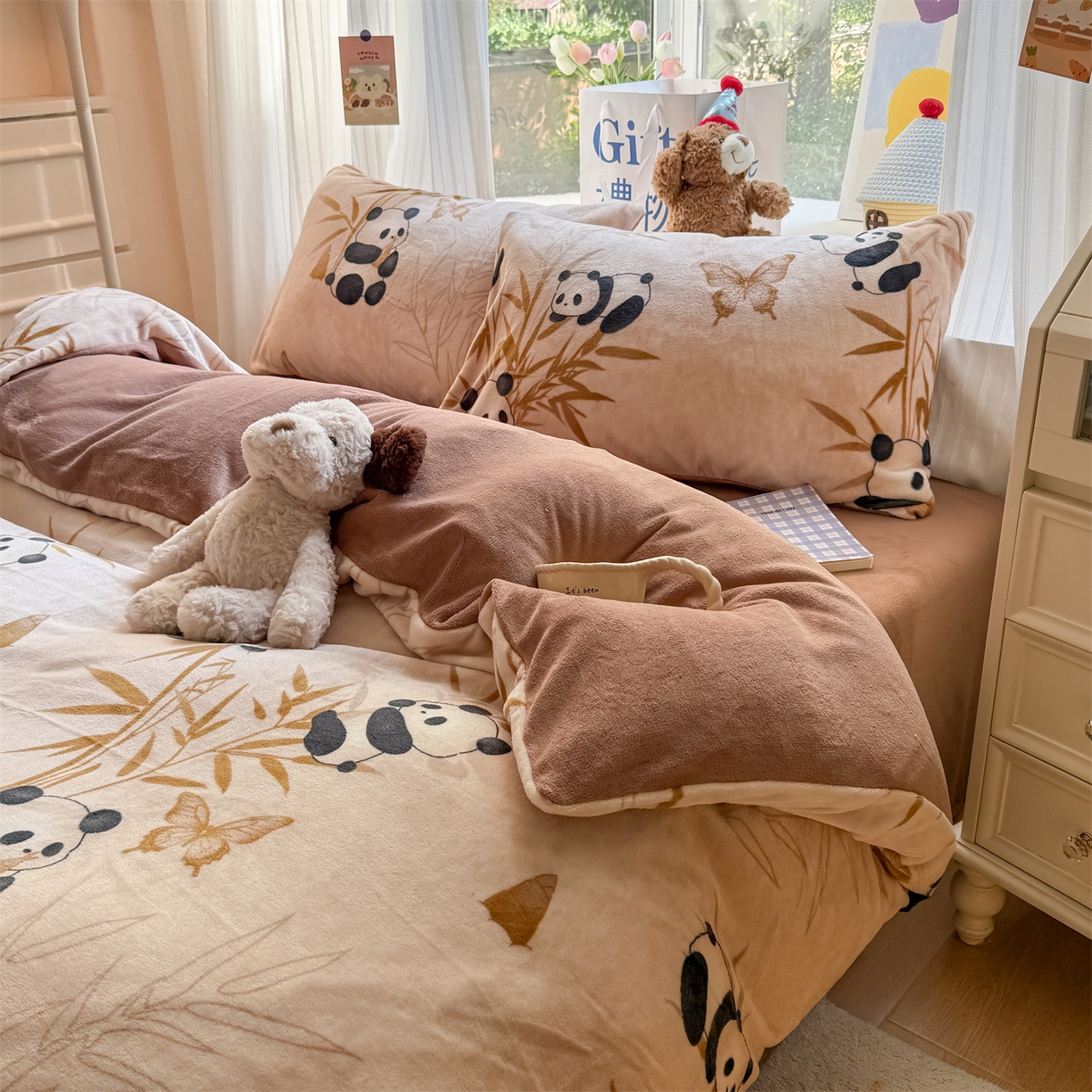 91家纺网 家纺一手货源 找家纺 温眠家纺 2025新款全工艺200克牛奶绒印花四件套 竹子熊猫