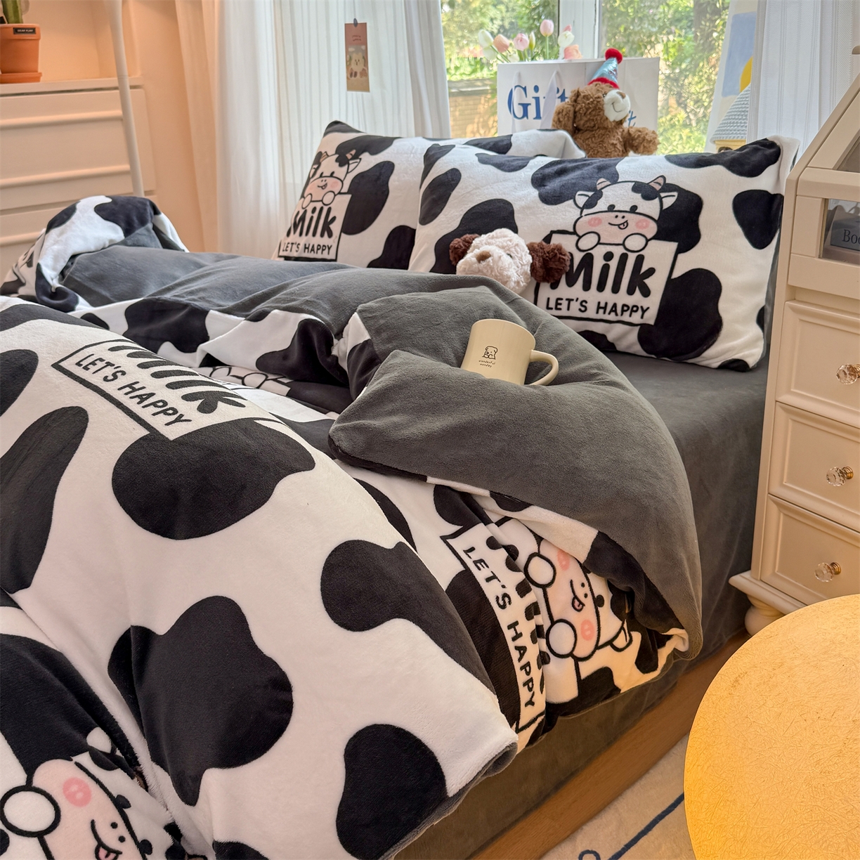 91家纺网 家纺一手货源 找家纺 温眠家纺 2025新款全工艺200克牛奶绒印花四件套 奶牛