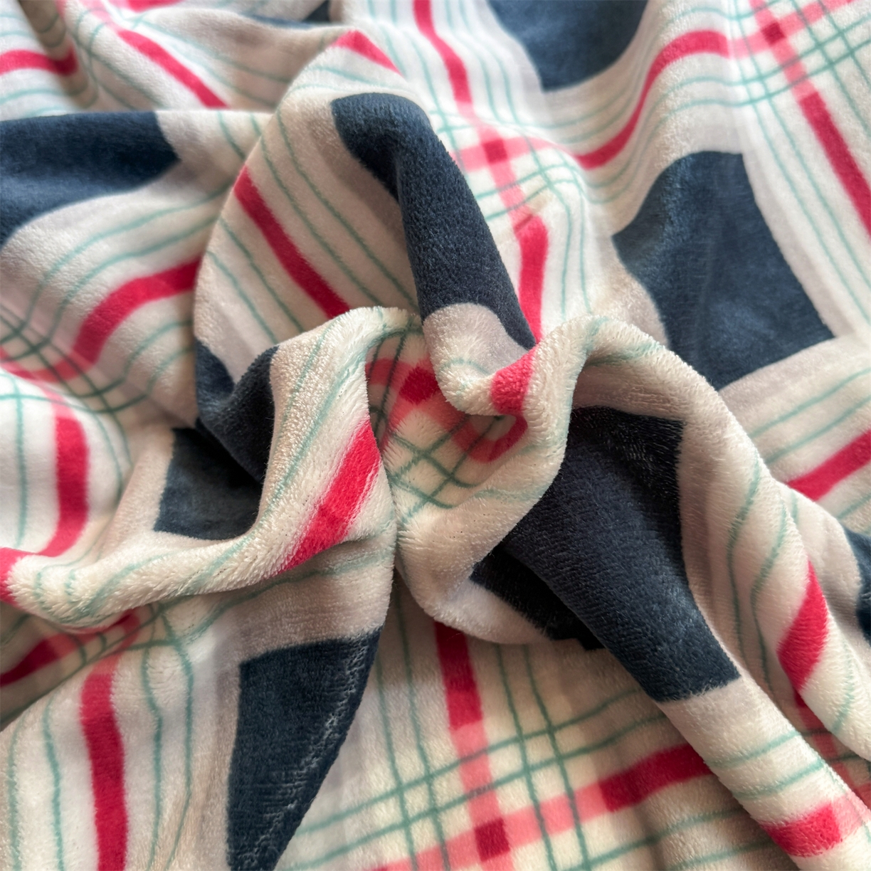 91家纺网 家纺一手货源 找家纺 温眠家纺 2025新款全工艺200克牛奶绒印花四件套 马德里