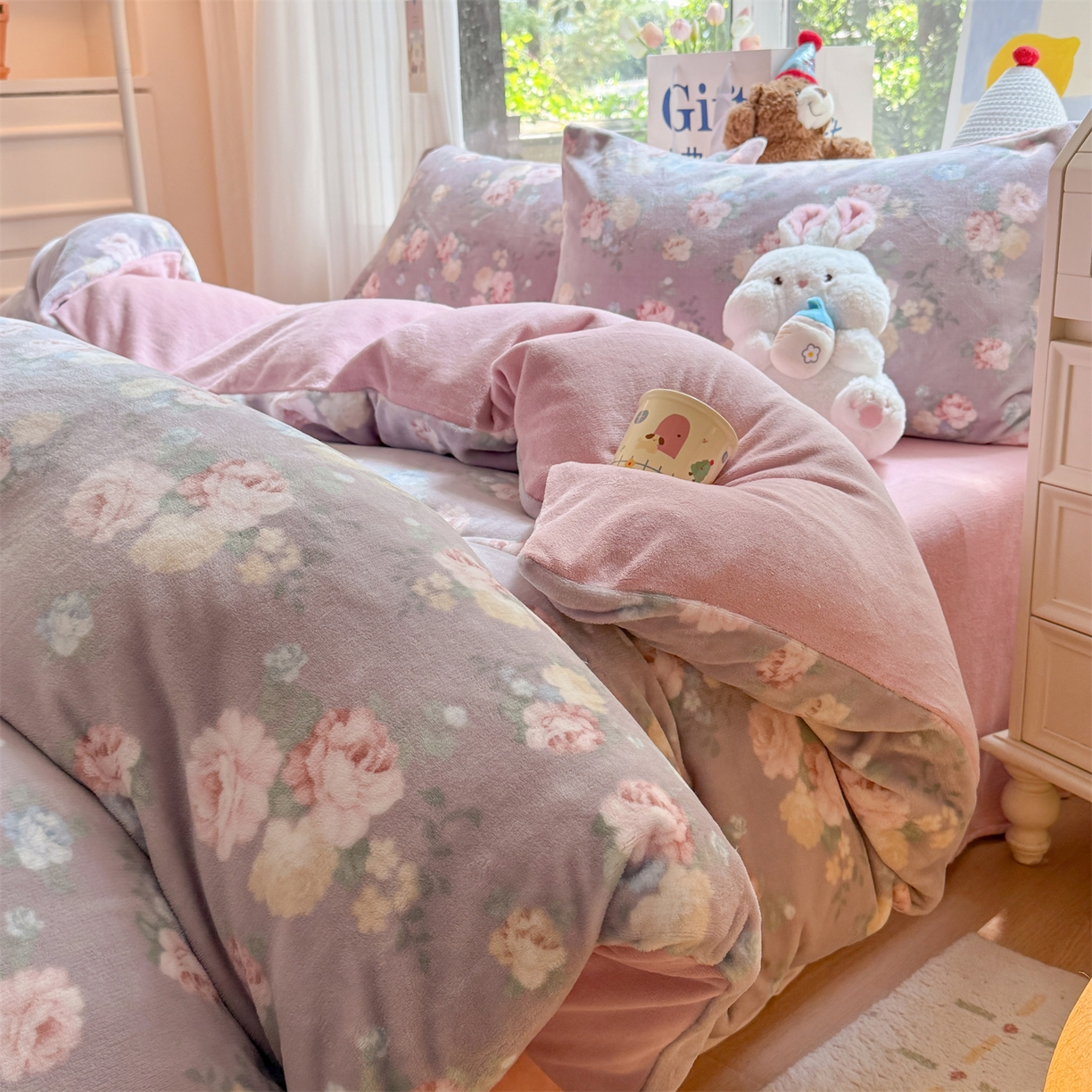 91家纺网 家纺一手货源 找家纺 温眠家纺 2025新款全工艺200克牛奶绒印花四件套 春语