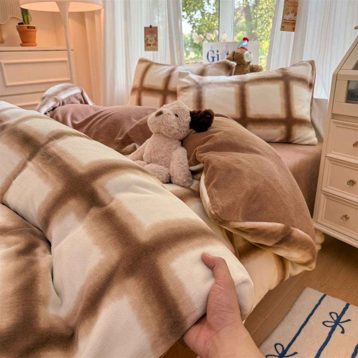 91家纺网 家纺一手货源 找家纺 温眠家纺 2025新款全工艺200克牛奶绒印花四件套 格林