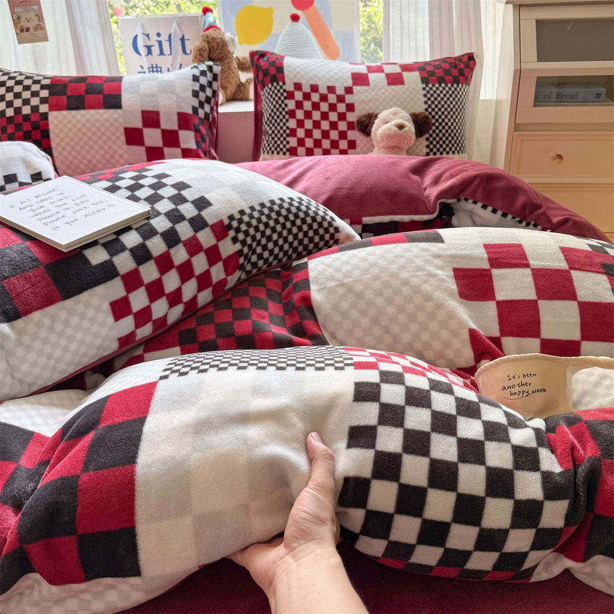 91家纺网 家纺一手货源 找家纺 温眠家纺 2025新款全工艺200克牛奶绒印花四件套 迷格