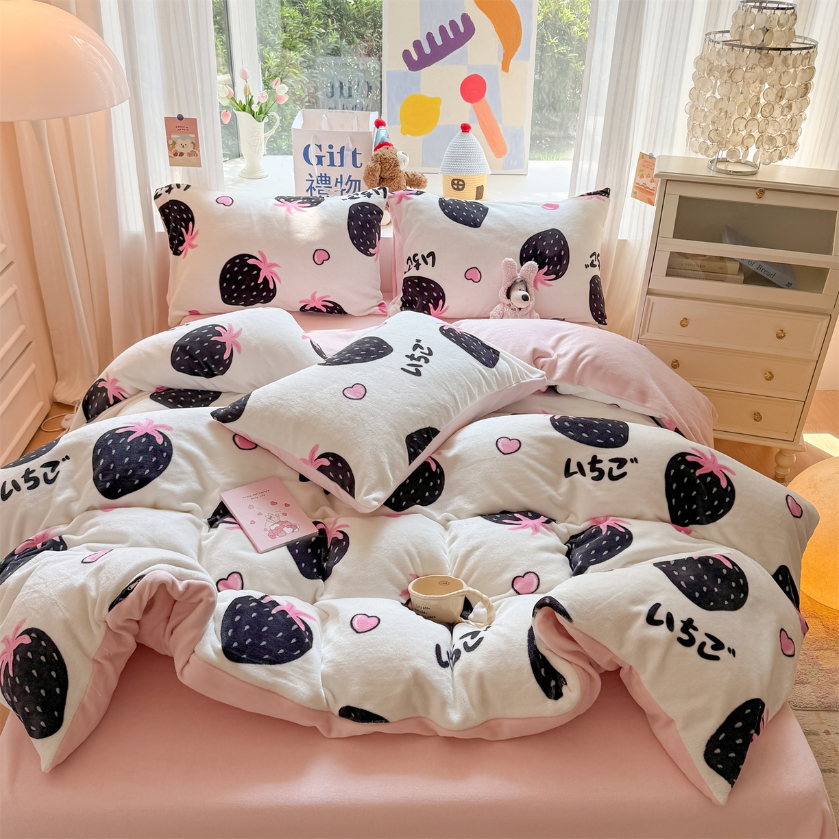 91家纺网 家纺一手货源 找家纺 温眠家纺 2025新款全工艺200克牛奶绒印花四件套 山野莓莓