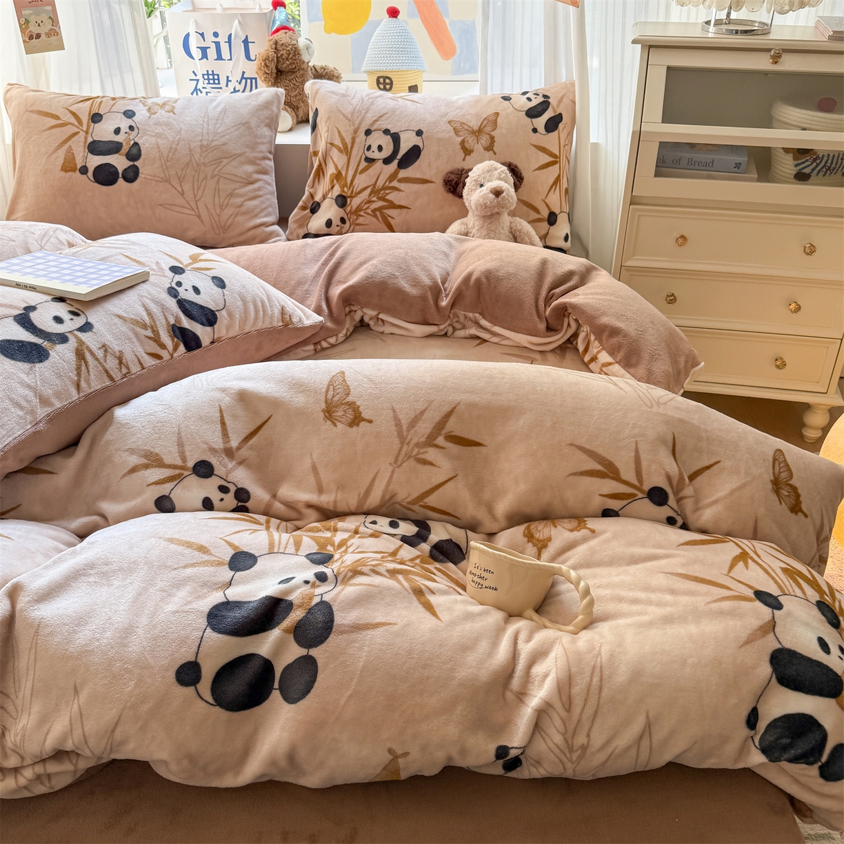 91家纺网 家纺一手货源 找家纺 温眠家纺 2025新款全工艺200克牛奶绒印花四件套 竹子熊猫