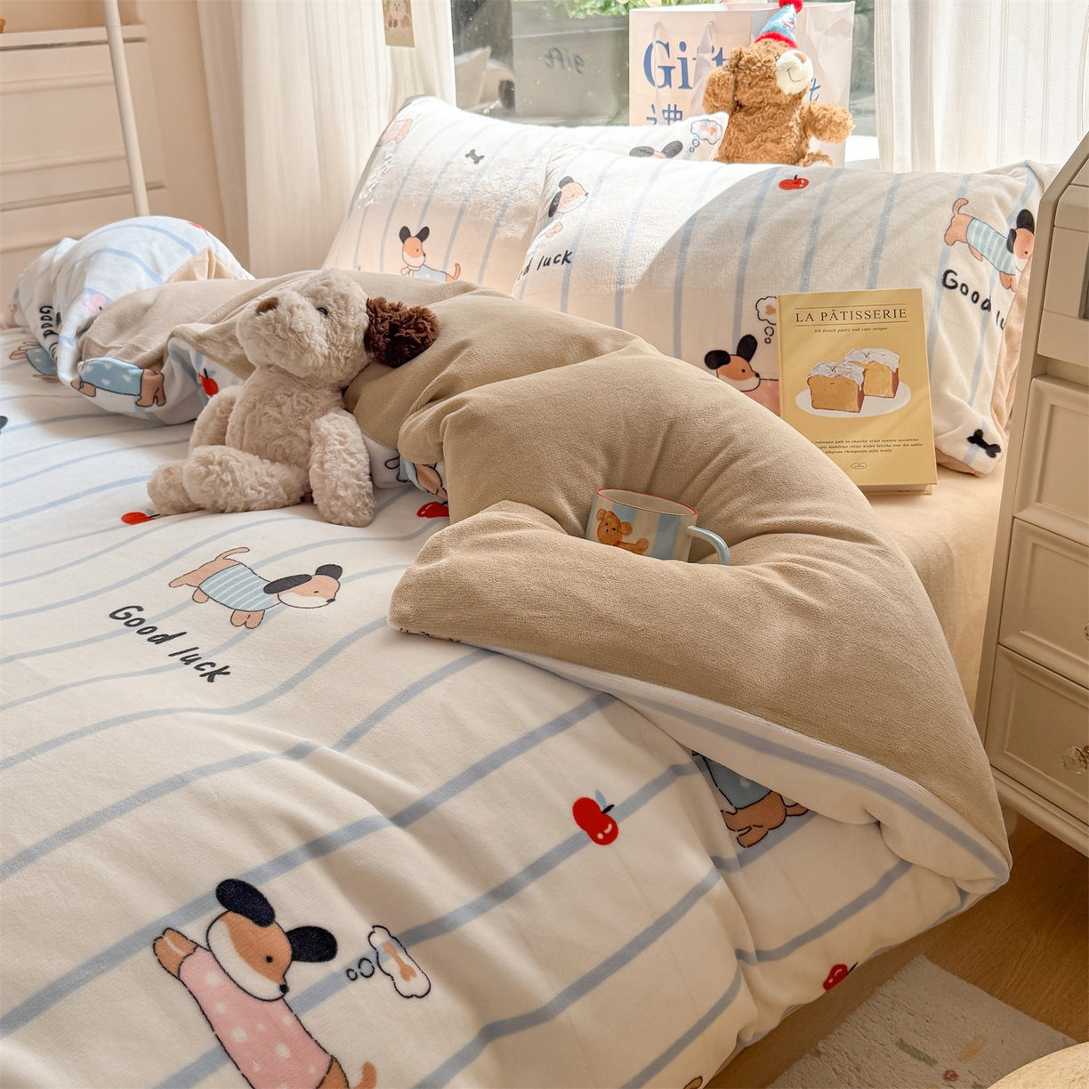 91家纺网 家纺一手货源 找家纺 温眠家纺 2025新款全工艺200克牛奶绒印花四件套 快乐节拍