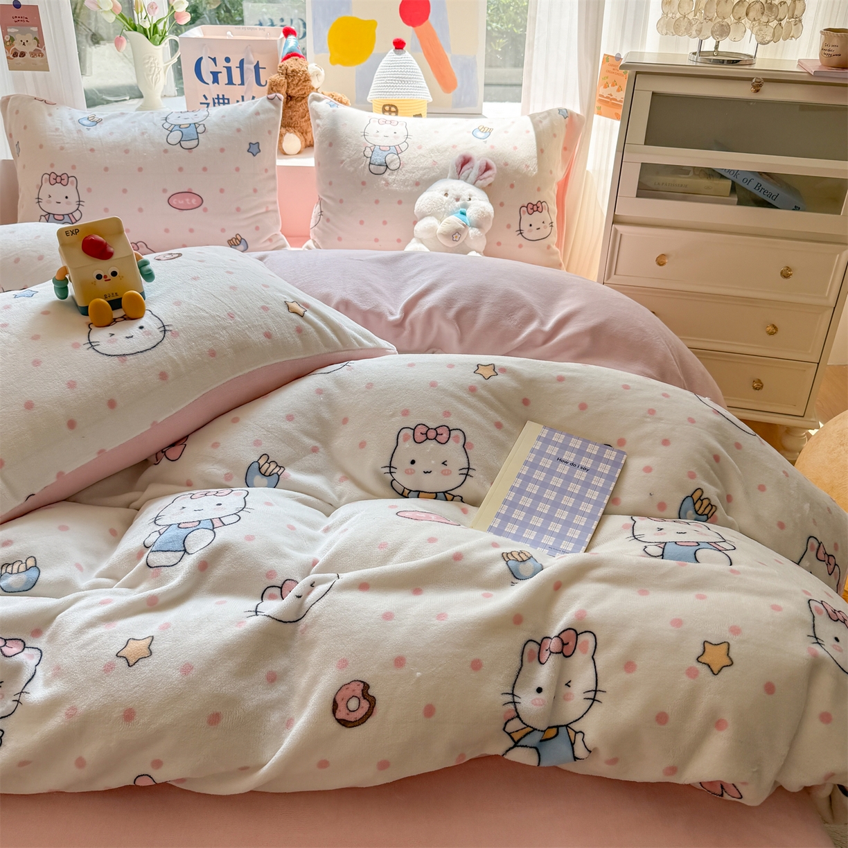 91家纺网 家纺一手货源 找家纺 温眠家纺 2025新款全工艺200克牛奶绒印花四件套 爱心猫咪