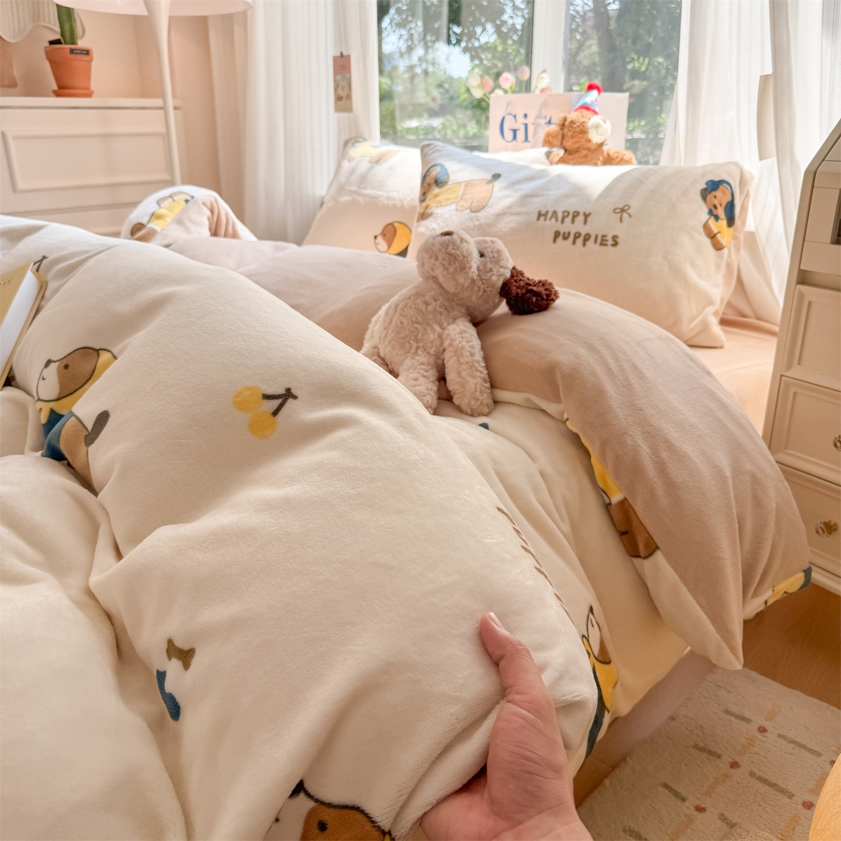 91家纺网 家纺一手货源 找家纺 温眠家纺 2025新款全工艺200克牛奶绒印花四件套 巴迪狗