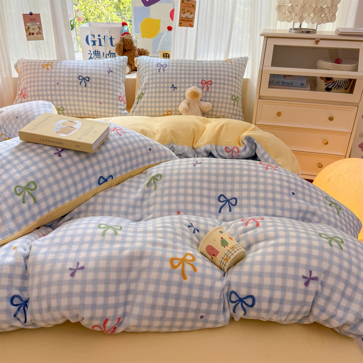 91家纺网 家纺一手货源 找家纺 温眠家纺 2025新款全工艺200克牛奶绒印花四件套 彩色物语蓝