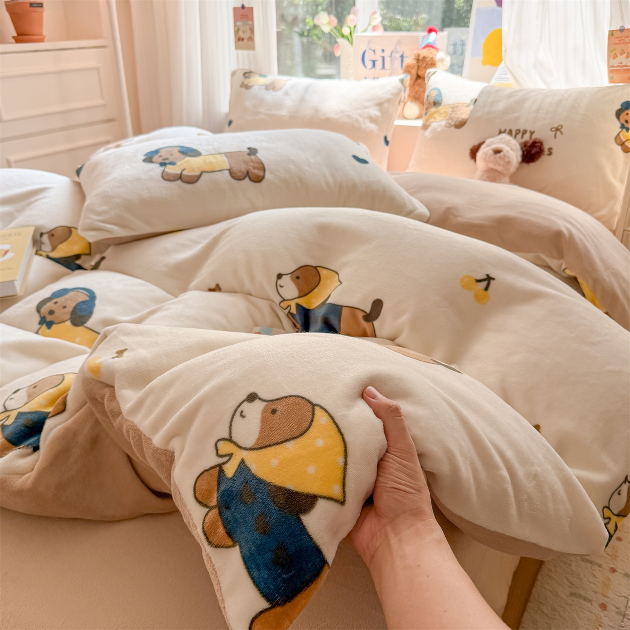 91家纺网 家纺一手货源 找家纺 温眠家纺 2025新款全工艺200克牛奶绒印花四件套 巴迪狗