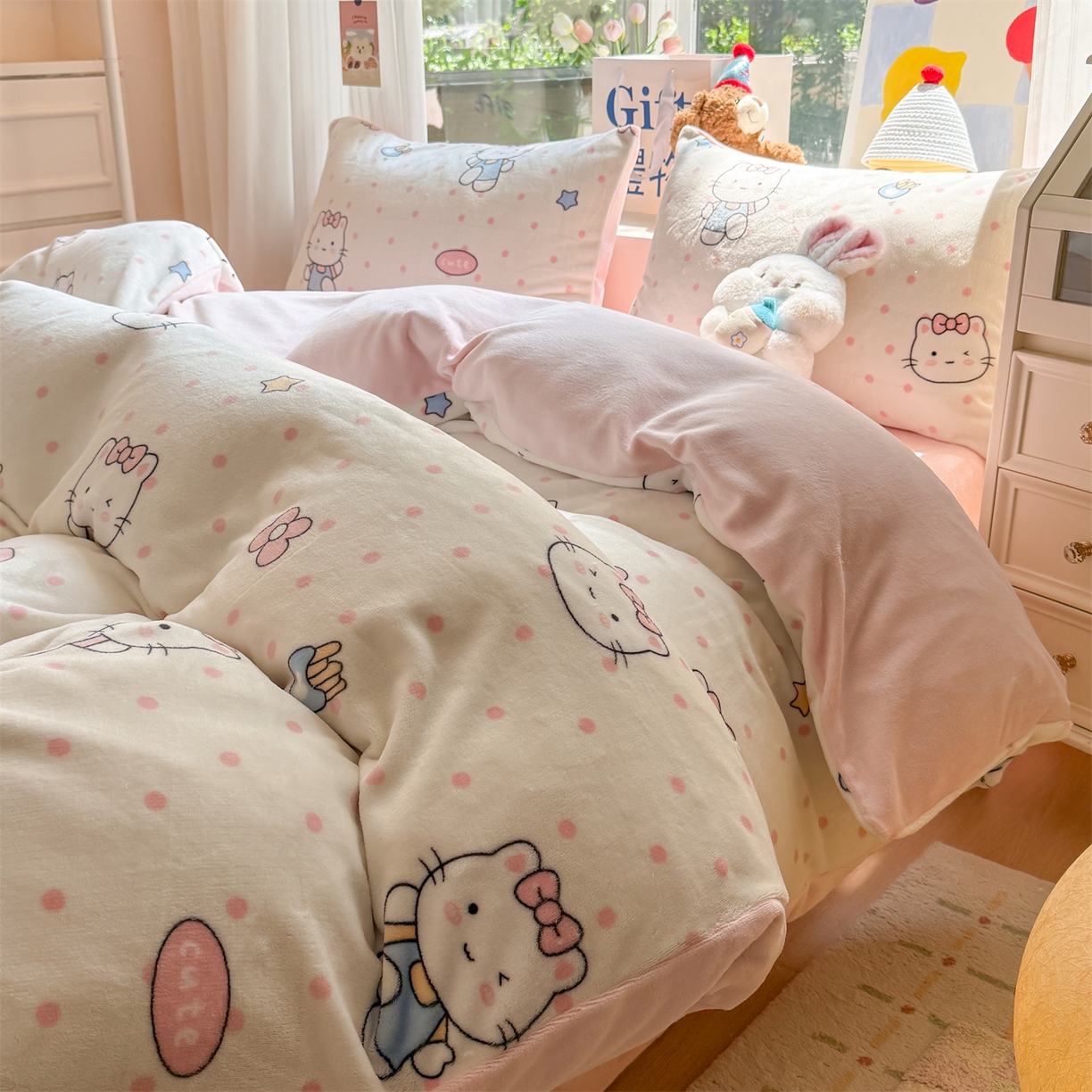 91家纺网 家纺一手货源 找家纺 温眠家纺 2025新款全工艺200克牛奶绒印花四件套 爱心猫咪