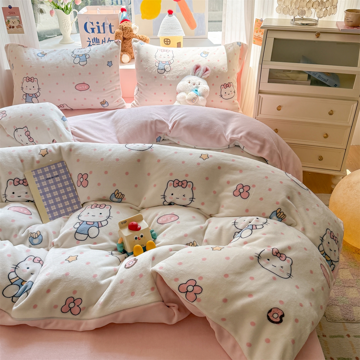 91家纺网 家纺一手货源 找家纺 温眠家纺 2025新款全工艺200克牛奶绒印花四件套 爱心猫咪