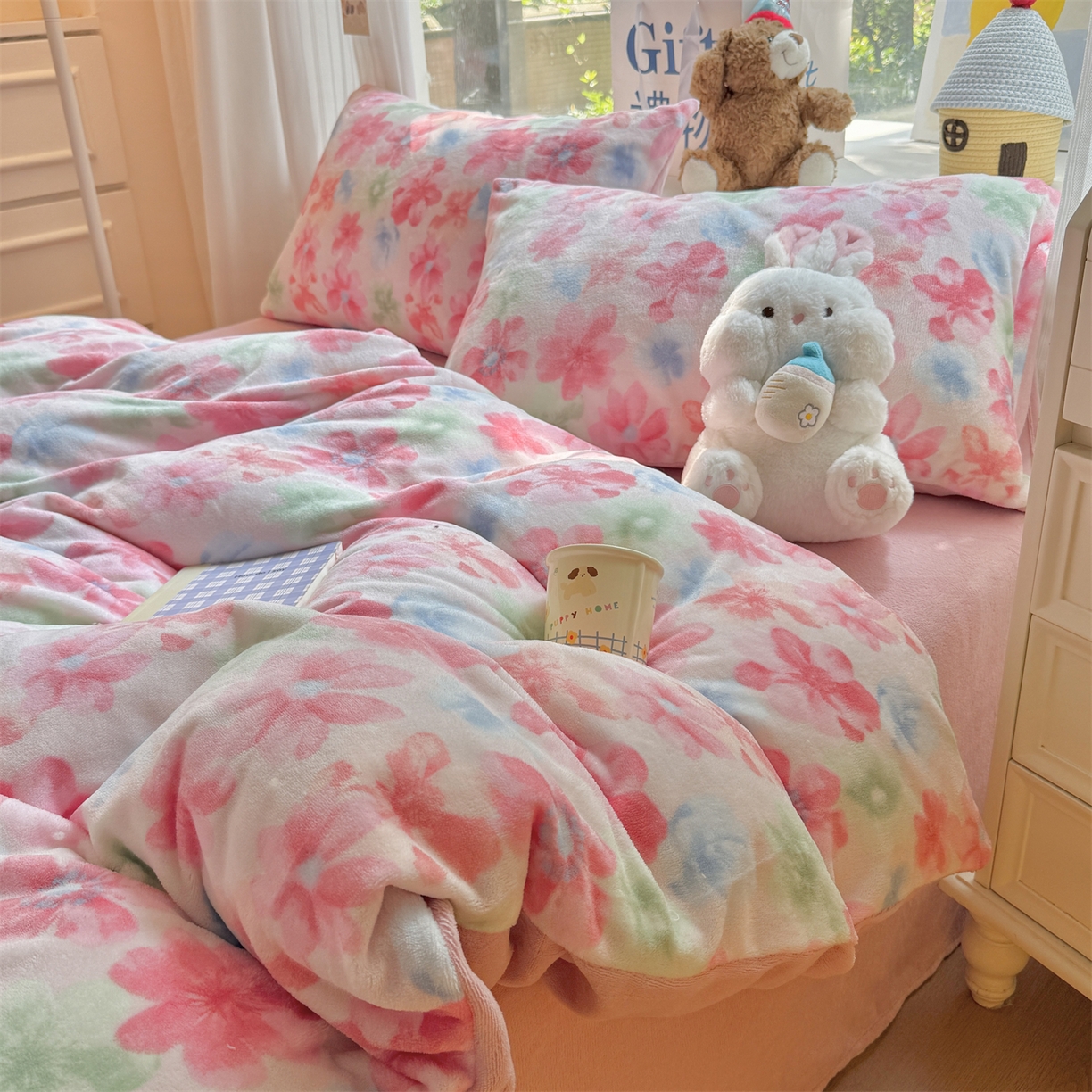 91家纺网 家纺一手货源 找家纺 温眠家纺 2025新款全工艺200克牛奶绒印花四件套 花海