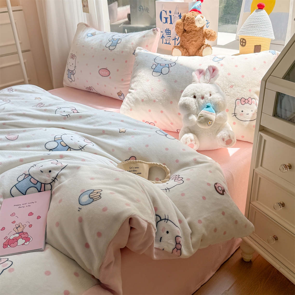 91家纺网 家纺一手货源 找家纺 温眠家纺 2025新款全工艺200克牛奶绒印花四件套 爱心猫咪