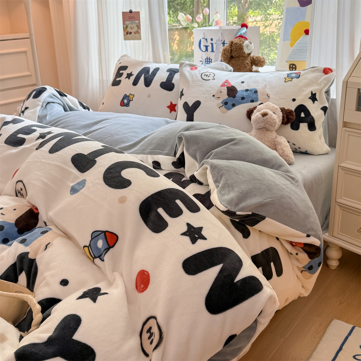 91家纺网 家纺一手货源 找家纺 温眠家纺 2025新款全工艺200克牛奶绒印花四件套 童话