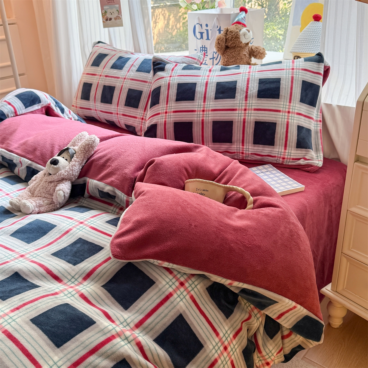 91家纺网 家纺一手货源 找家纺 温眠家纺 2025新款全工艺200克牛奶绒印花四件套 马德里