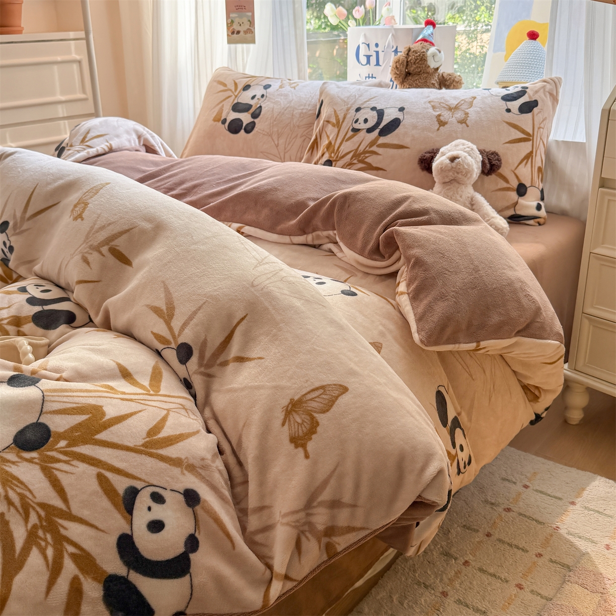 91家纺网 家纺一手货源 找家纺 温眠家纺 2025新款全工艺200克牛奶绒印花四件套 竹子熊猫