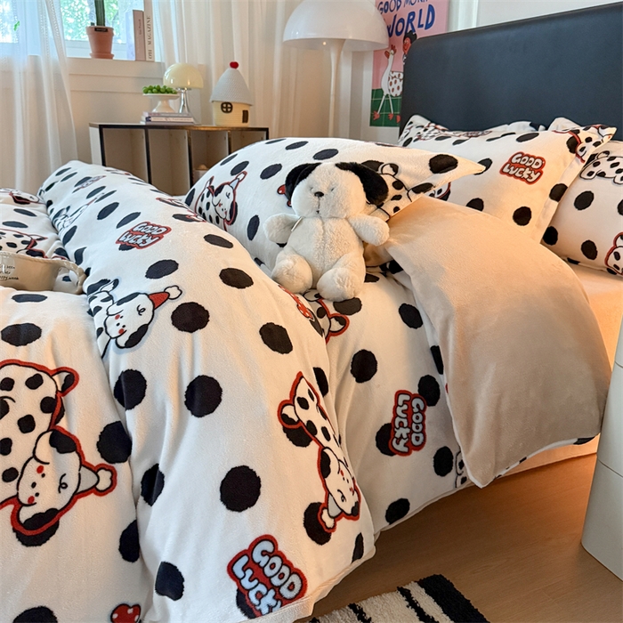 91家纺网 家纺一手货源 找家纺 温眠家纺 2025新款加厚牛奶绒四件套跑量款 波点小狗