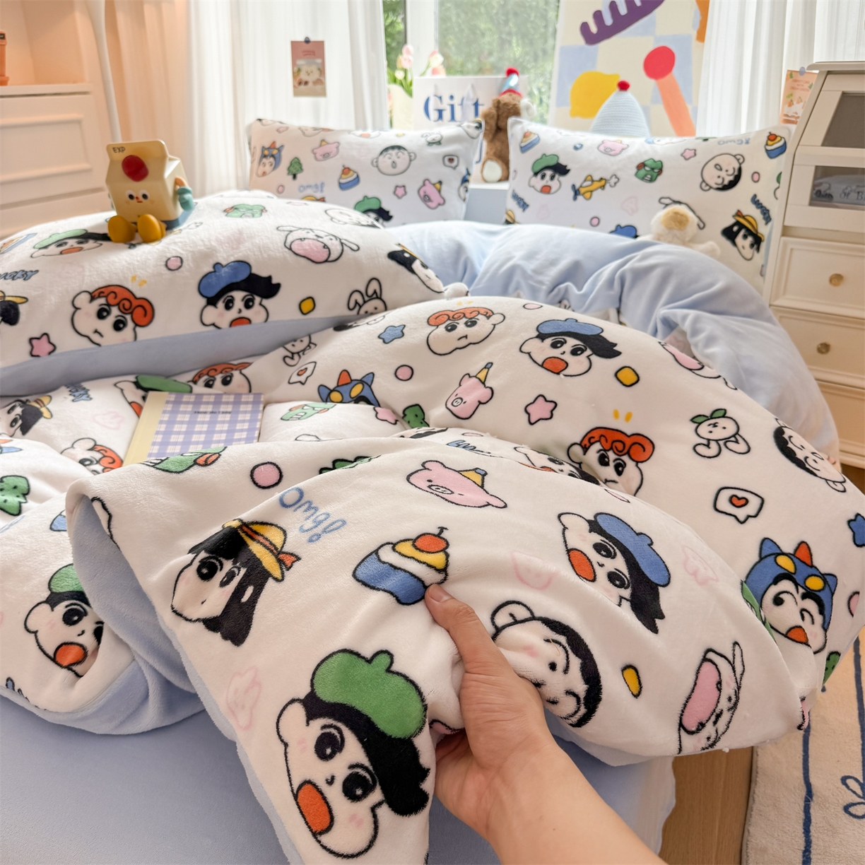 91家纺网 家纺一手货源 找家纺 温眠家纺 2025新款全工艺200克牛奶绒印花四件套 小新家族