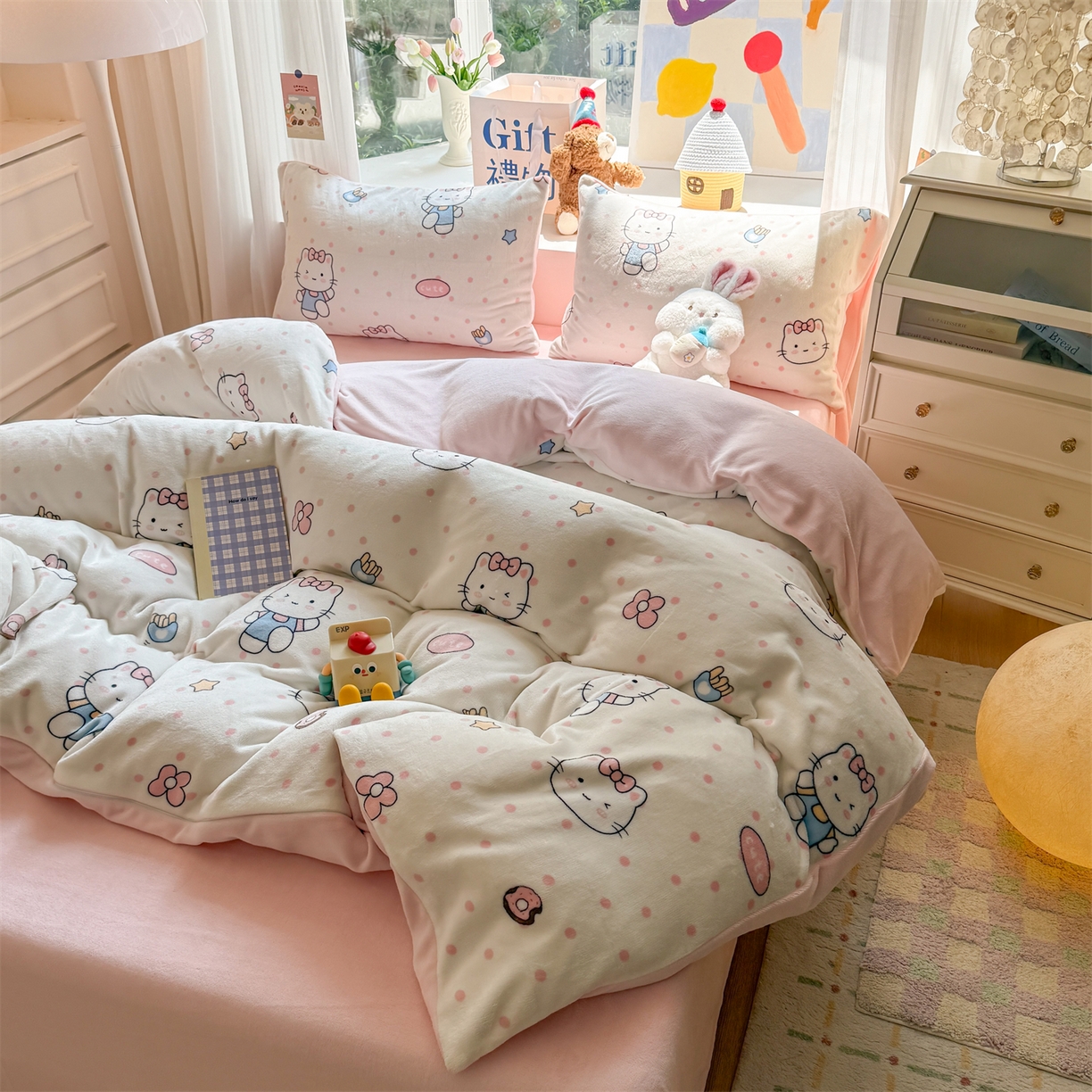 91家纺网 家纺一手货源 找家纺 温眠家纺 2025新款全工艺200克牛奶绒印花四件套 爱心猫咪