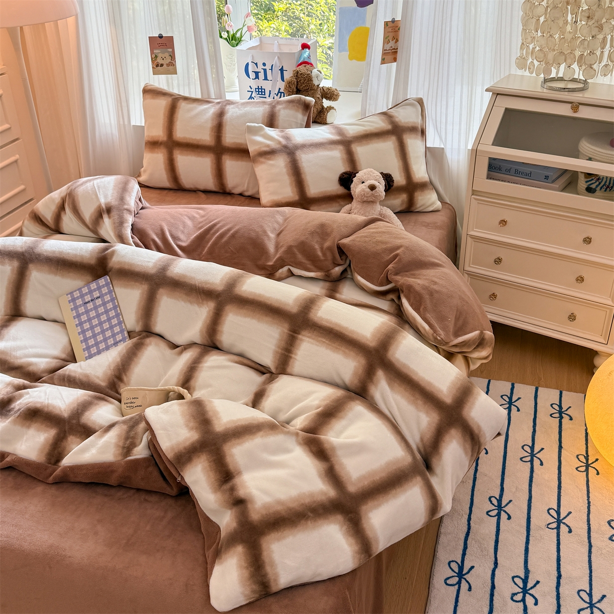 91家纺网 家纺一手货源 找家纺 温眠家纺 2025新款全工艺200克牛奶绒印花四件套 格林