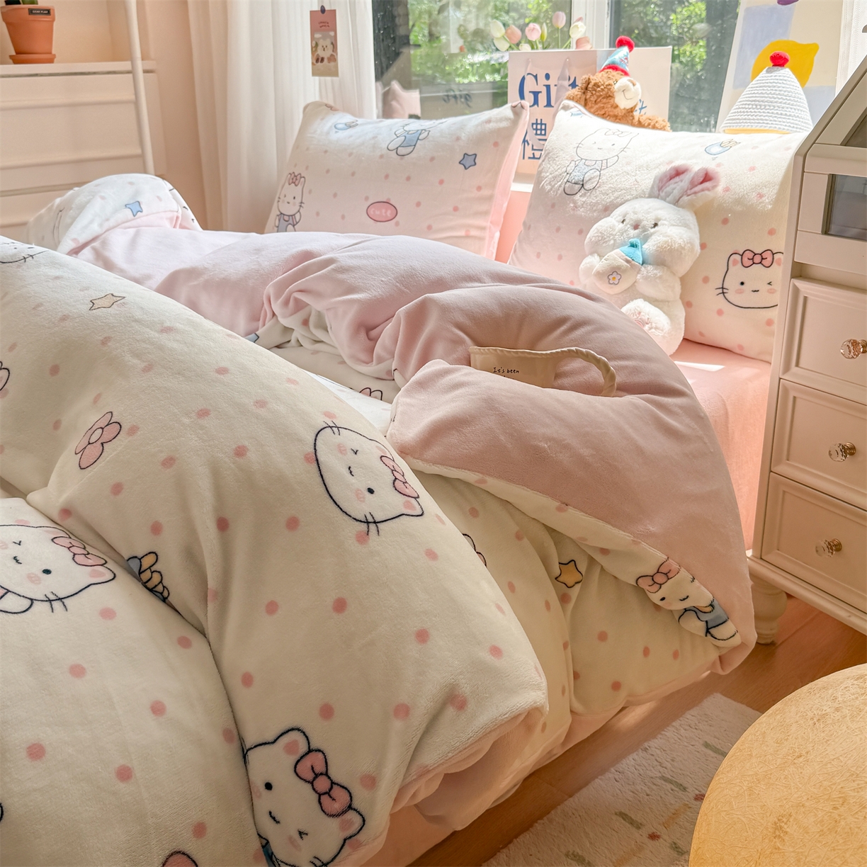 91家纺网 家纺一手货源 找家纺 温眠家纺 2025新款全工艺200克牛奶绒印花四件套 爱心猫咪