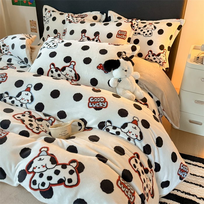 91家纺网 家纺一手货源 找家纺 温眠家纺 2025新款加厚牛奶绒四件套跑量款 波点小狗