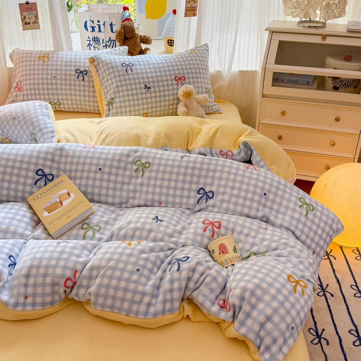 91家纺网 家纺一手货源 找家纺 温眠家纺 2025新款全工艺200克牛奶绒印花四件套 彩色物语蓝