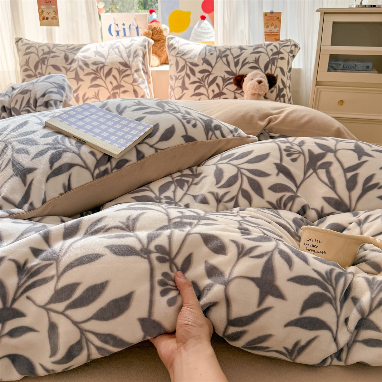 91家纺网 家纺一手货源 找家纺 温眠家纺 2025新款全工艺200克牛奶绒印花四件套 花间集