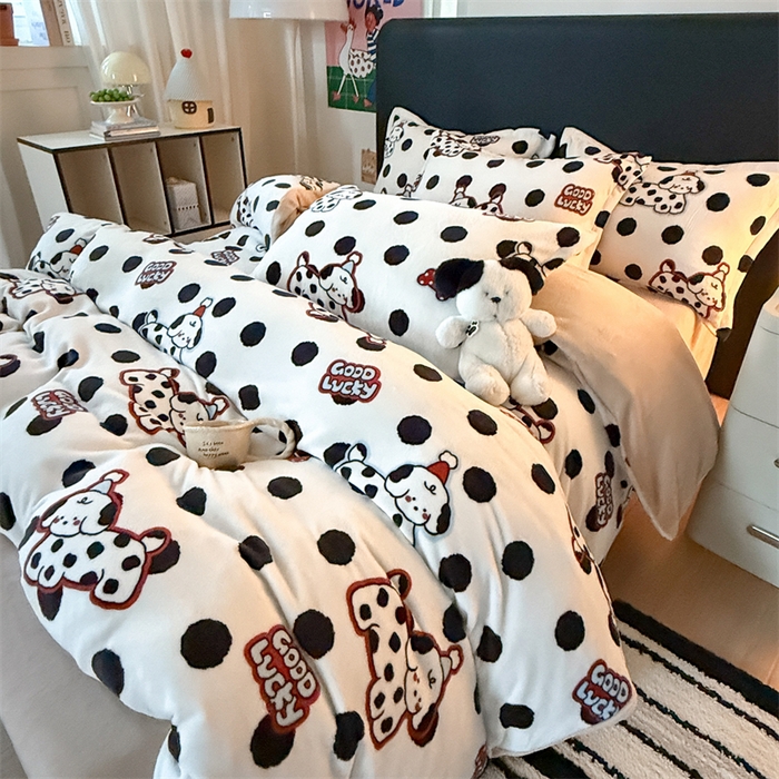 91家纺网 家纺一手货源 找家纺 温眠家纺 2025新款加厚牛奶绒四件套跑量款 波点小狗