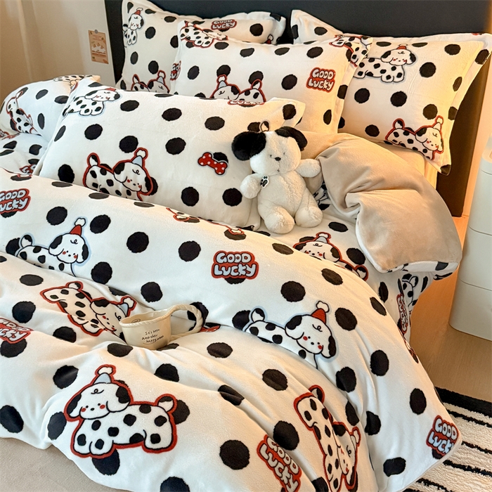 91家纺网 家纺一手货源 找家纺 温眠家纺 2025新款加厚牛奶绒四件套跑量款 波点小狗