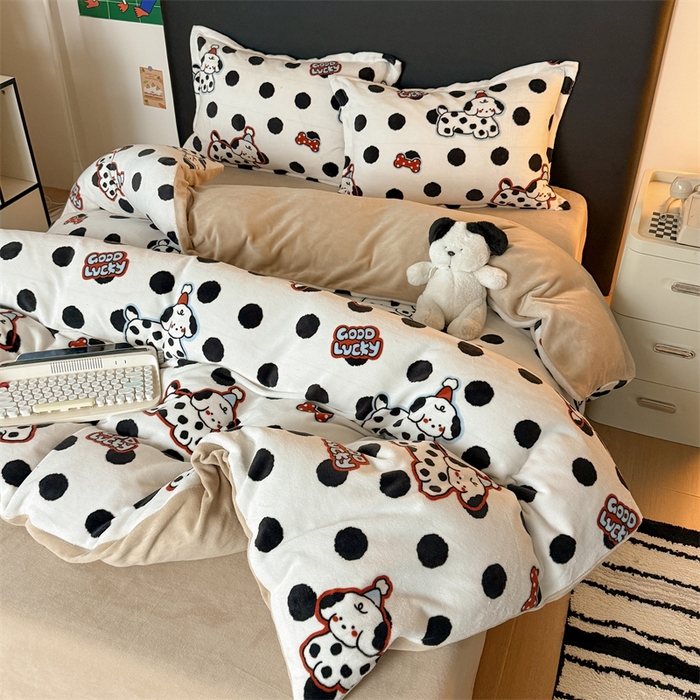 91家纺网 家纺一手货源 找家纺 温眠家纺 2025新款加厚牛奶绒四件套跑量款 波点小狗