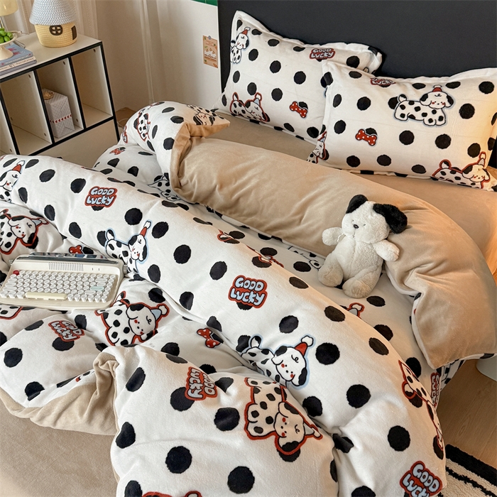 91家纺网 家纺一手货源 找家纺 温眠家纺 2025新款加厚牛奶绒四件套跑量款 波点小狗