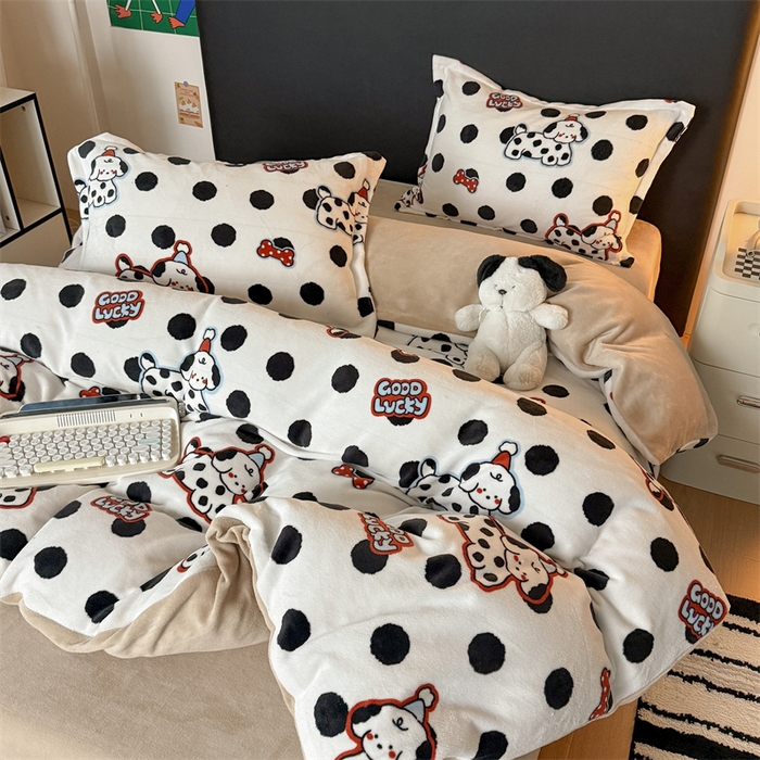 91家纺网 家纺一手货源 找家纺 温眠家纺 2025新款加厚牛奶绒四件套跑量款 波点小狗