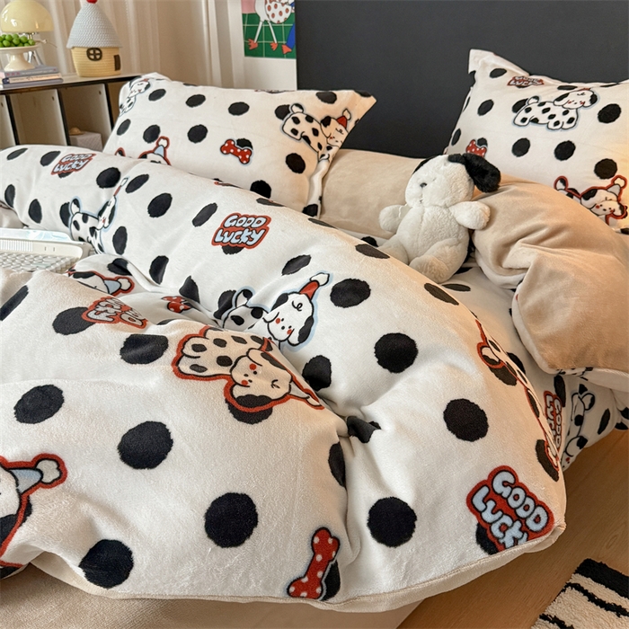 91家纺网 家纺一手货源 找家纺 温眠家纺 2025新款加厚牛奶绒四件套跑量款 波点小狗