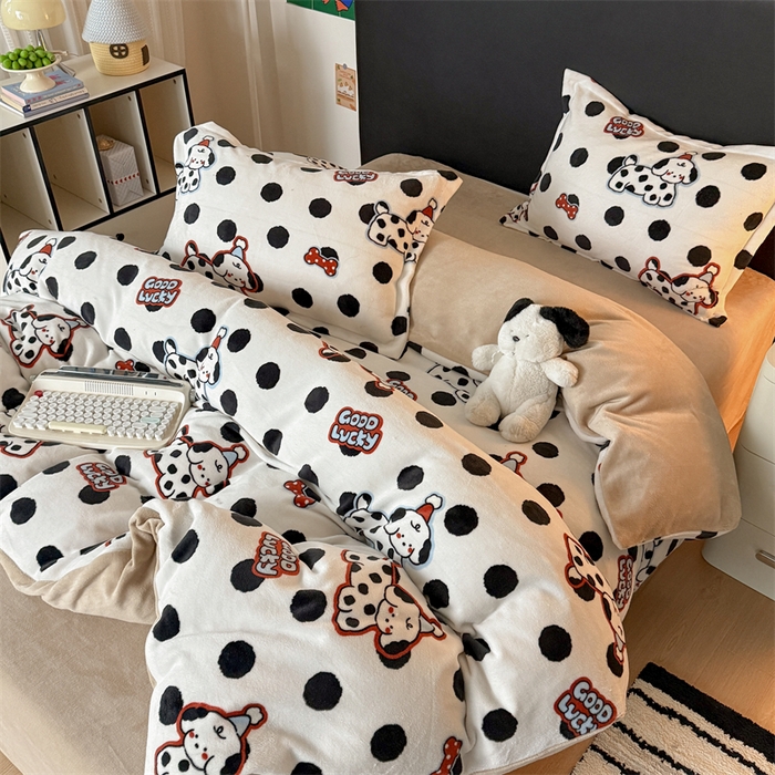 91家纺网 家纺一手货源 找家纺 温眠家纺 2025新款加厚牛奶绒四件套跑量款 波点小狗