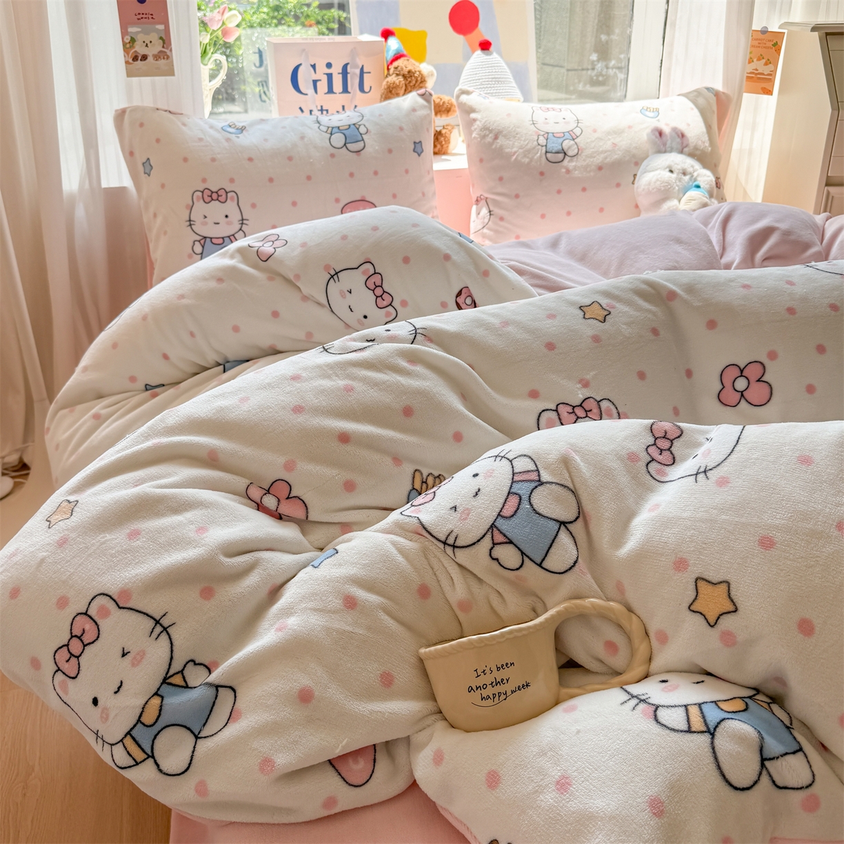 91家纺网 家纺一手货源 找家纺 温眠家纺 2025新款全工艺200克牛奶绒印花四件套 爱心猫咪