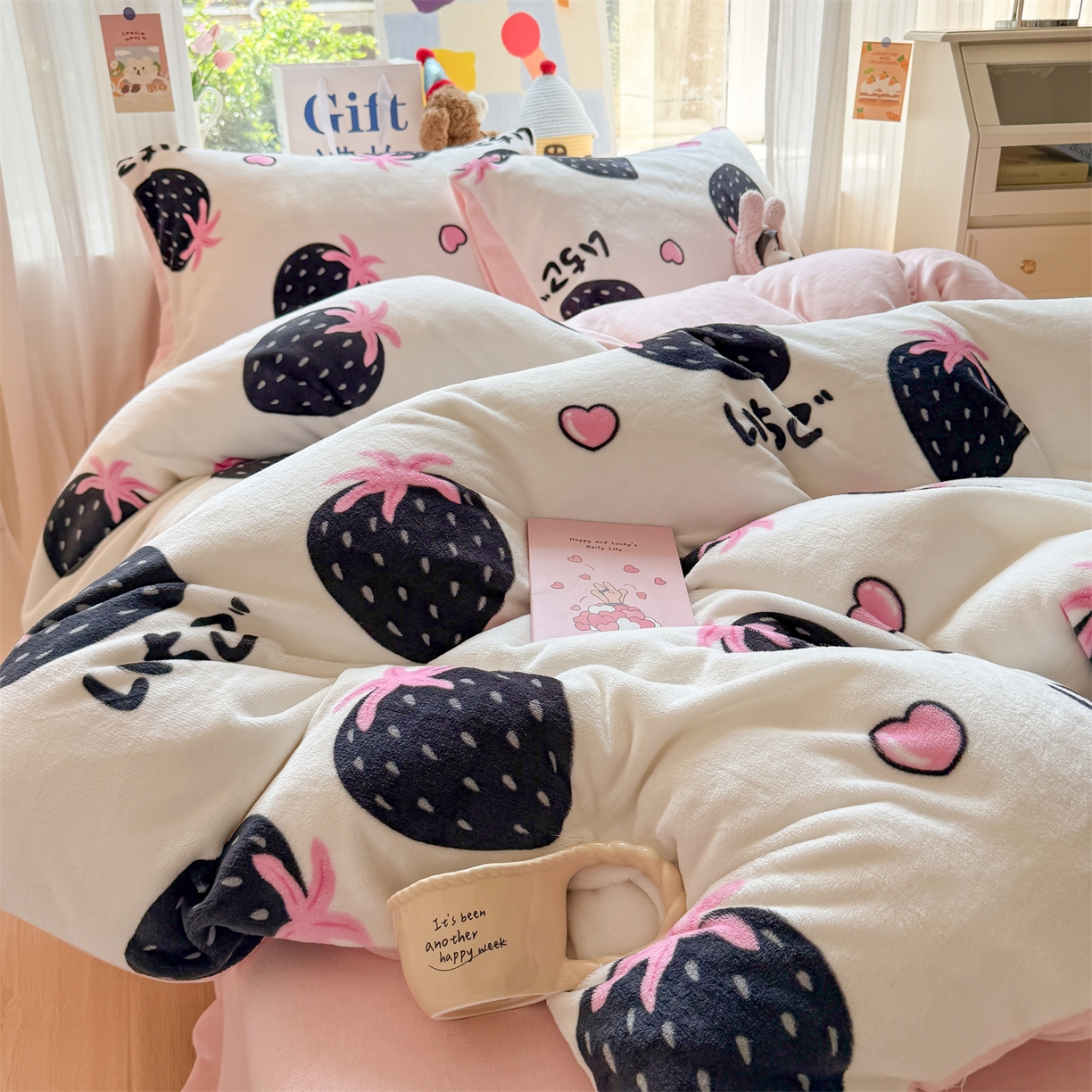 91家纺网 家纺一手货源 找家纺 温眠家纺 2025新款全工艺200克牛奶绒印花四件套 山野莓莓