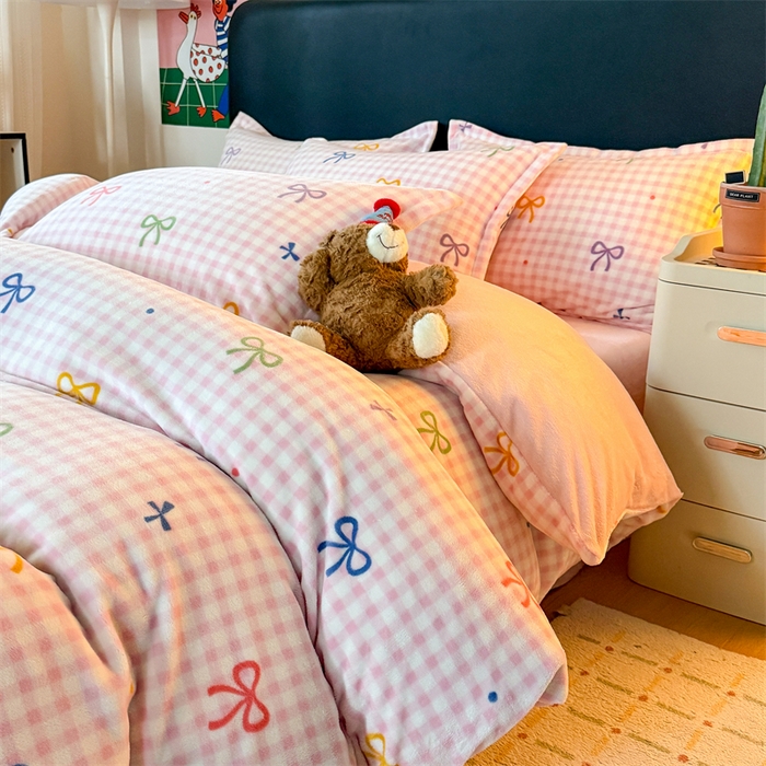 91家纺网 家纺一手货源 找家纺 温眠家纺 2025新款加厚牛奶绒四件套跑量款 彩色物语红