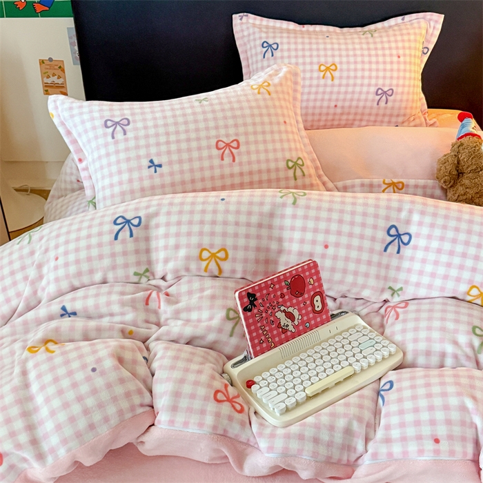 91家纺网 家纺一手货源 找家纺 温眠家纺 2025新款加厚牛奶绒四件套跑量款 彩色物语红