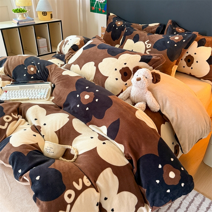 91家纺网 家纺一手货源 找家纺 温眠家纺 2025新款加厚牛奶绒四件套跑量款 繁花物语