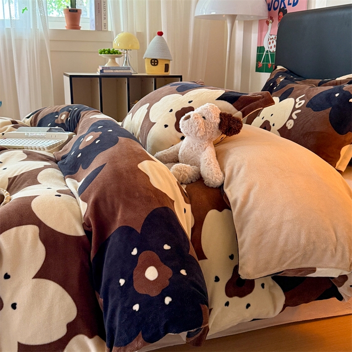 91家纺网 家纺一手货源 找家纺 温眠家纺 2025新款加厚牛奶绒四件套跑量款 繁花物语