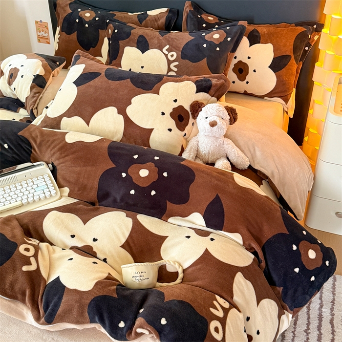 91家纺网 家纺一手货源 找家纺 温眠家纺 2025新款加厚牛奶绒四件套跑量款 繁花物语