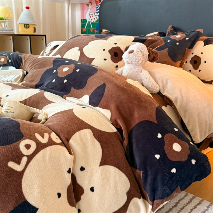 91家纺网 家纺一手货源 找家纺 温眠家纺 2025新款加厚牛奶绒四件套跑量款 繁花物语