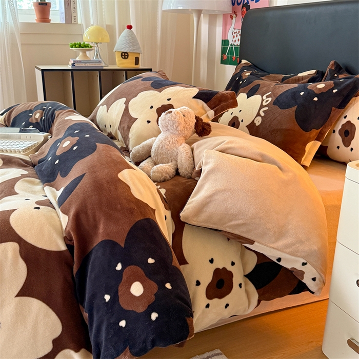 91家纺网 家纺一手货源 找家纺 温眠家纺 2025新款加厚牛奶绒四件套跑量款 繁花物语