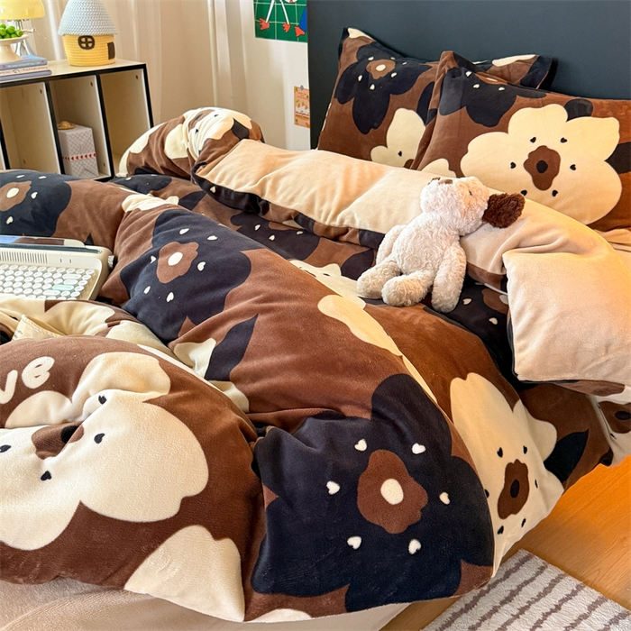 91家纺网 家纺一手货源 找家纺 温眠家纺 2025新款加厚牛奶绒四件套跑量款 繁花物语