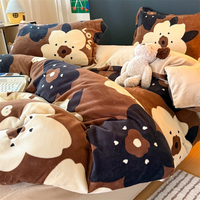 91家纺网 家纺一手货源 找家纺 温眠家纺 2025新款加厚牛奶绒四件套跑量款 繁花物语